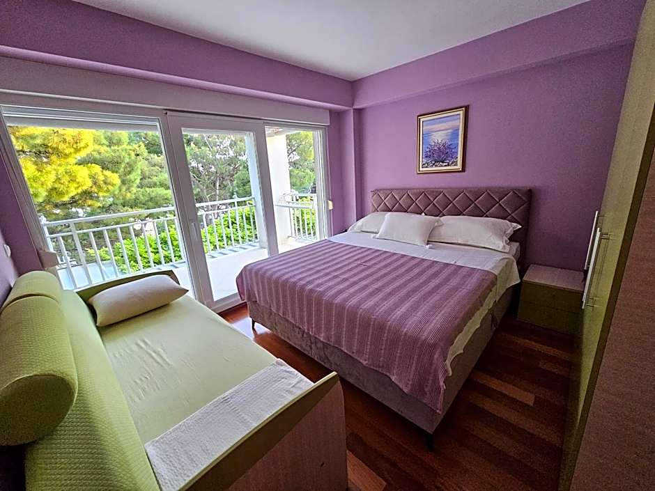 Apartment Mirna, 2-bedroom Apartment, Overlooking the Beach