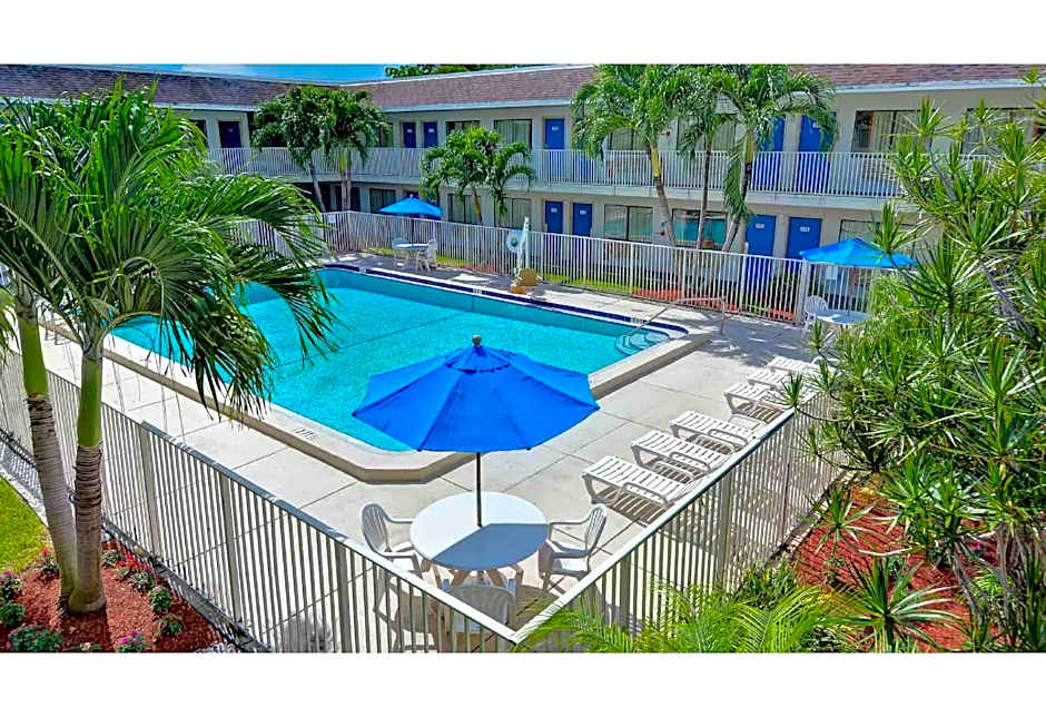 Motel 6 Dania Beach, FL
