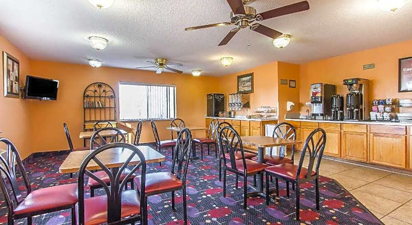 Econo Lodge Inn & Suites Pekin - Peoria Area