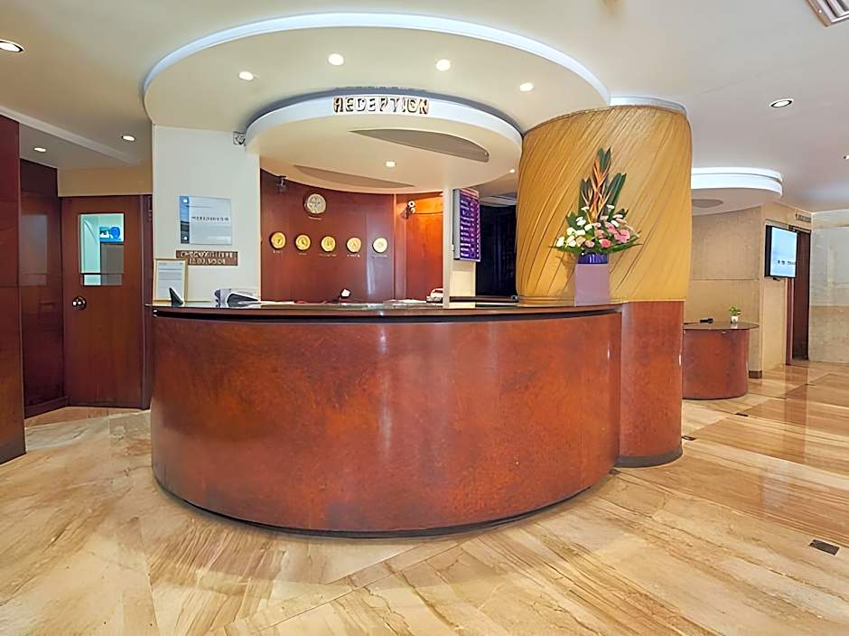 Kohinoor Continental, Near International Airport