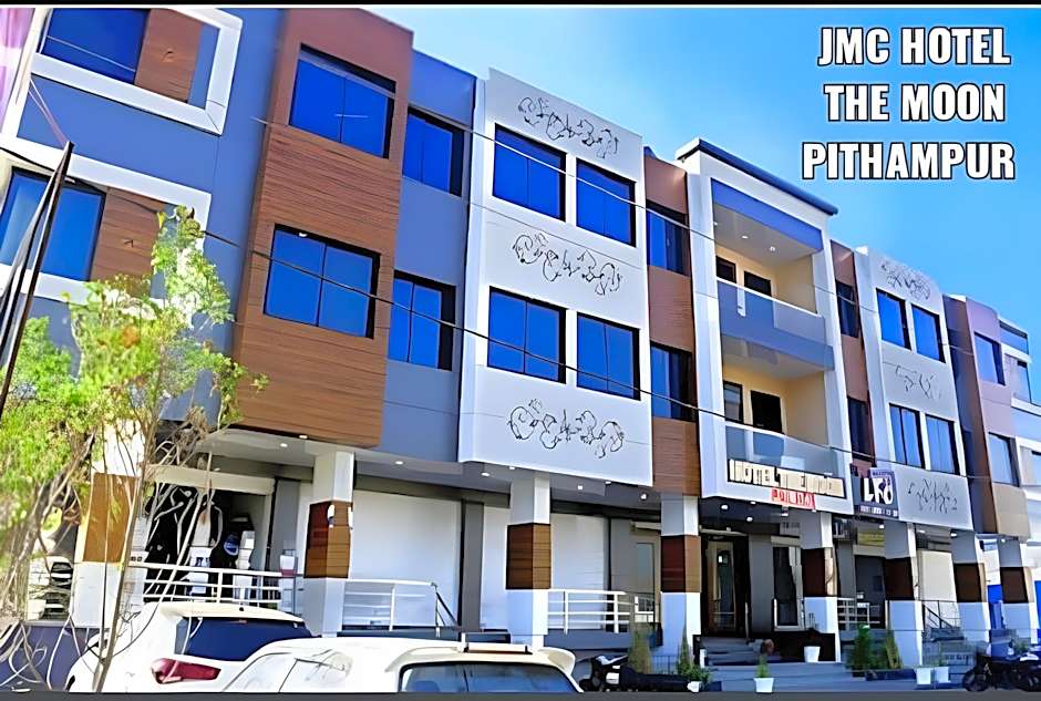 Photo 1 of 47 of JMC Hotel the Moon