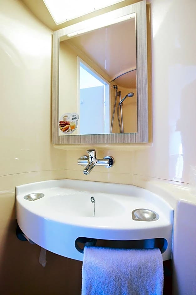 Premiere Classe Paris Ouest - Pont de Suresnes Hotel