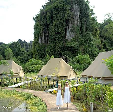 A Moment of Love...by Red Z @บ้านมุง เนินมะปราง