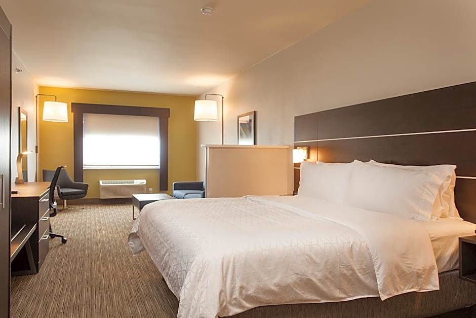 Photo 1 of 1 of 1 Bed Suite, Hearing Accessible, Roll in Shower