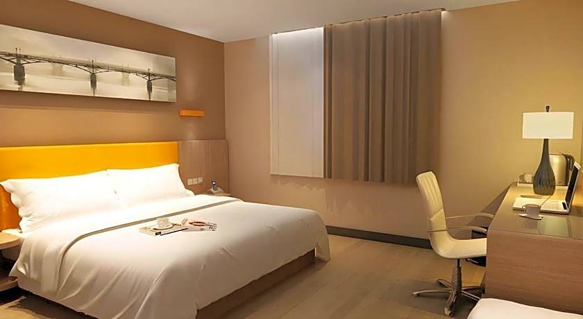 IU Hotel Chengdu Pengzhou Municipal Government Branch