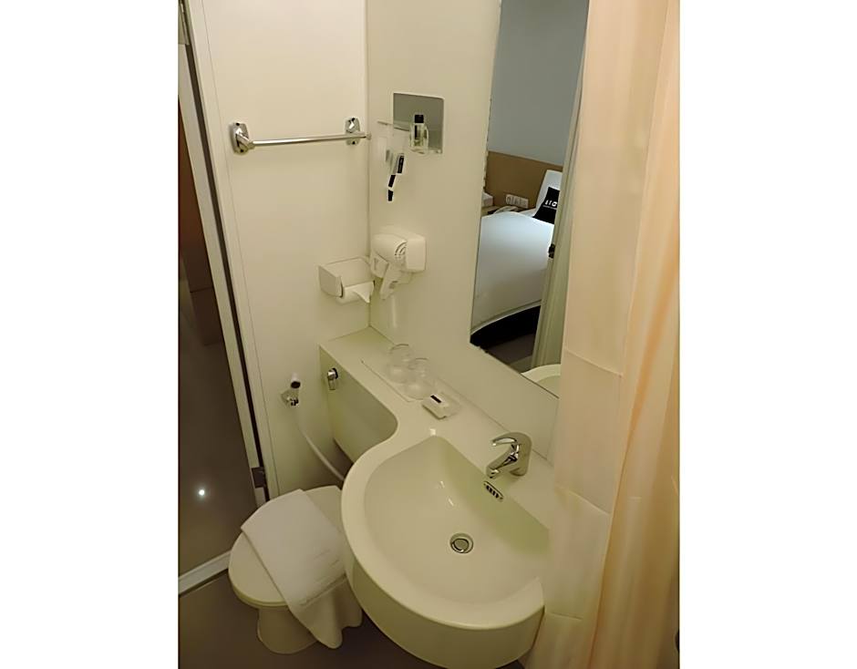 Zodiak At Kebon Jati Hotel