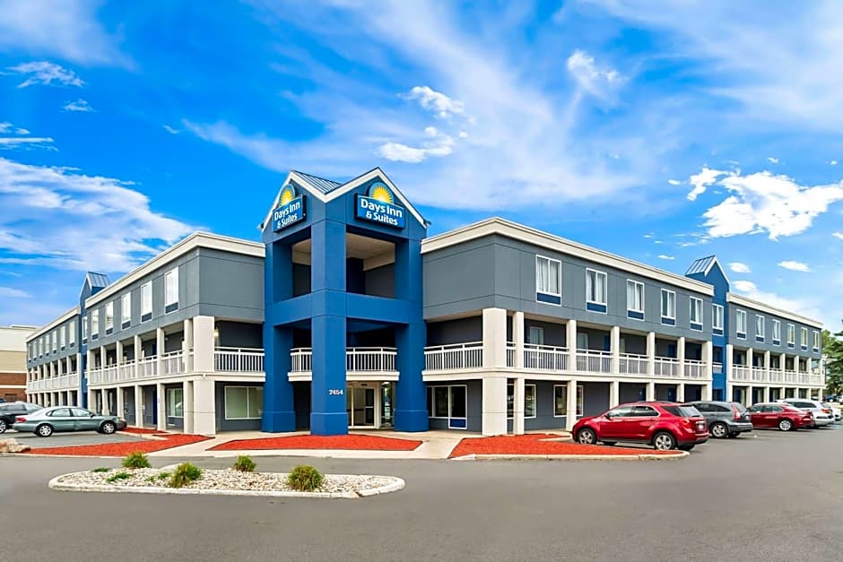 Days Inn & Suites by Wyndham Warren