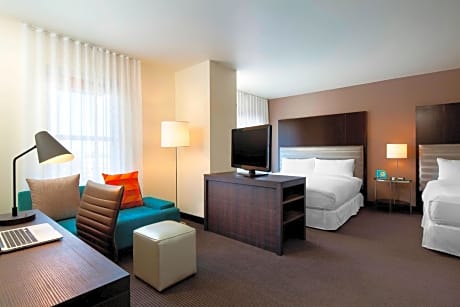 aloft guest room with 2 king beds