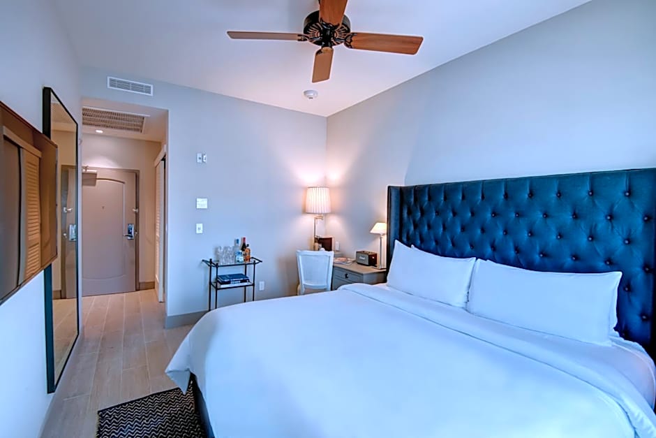 Photo 1 of 5 of Superior 1 King Bed, Pool View