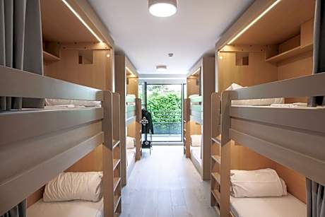 Bed in 8-Bed Mixed Dormitory Room