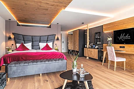 Junior Suite with Balcony and Mountain View