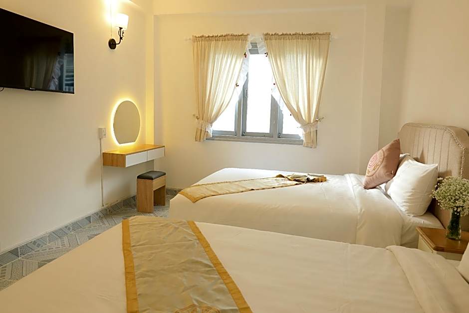 LA VIE EN ROSE HOTEL 2