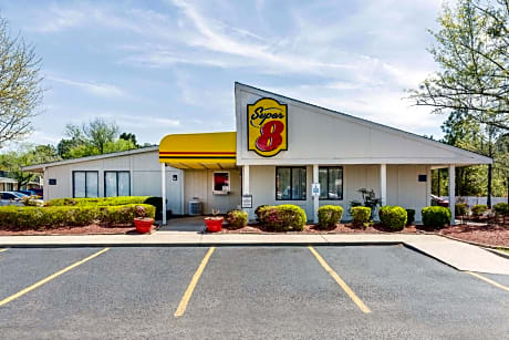 Super 8 by Wyndham Aberdeen Southern Pines