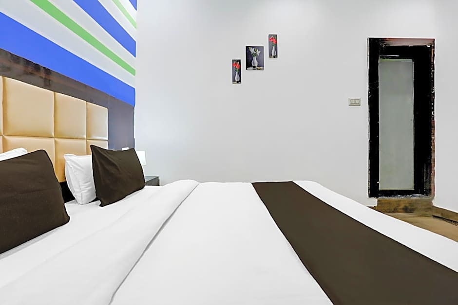 Collection O Khajuraho Central