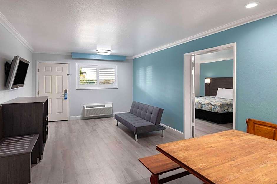 Travelodge by Wyndham Lemoore Near Naval Air Station