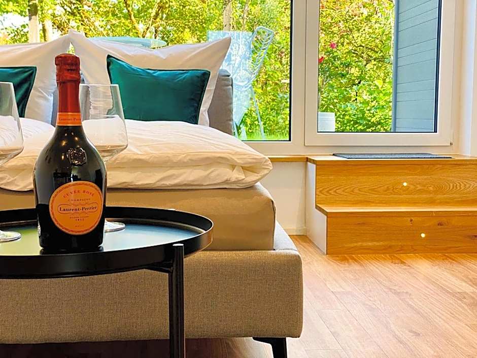 Motel42-Temporary Living