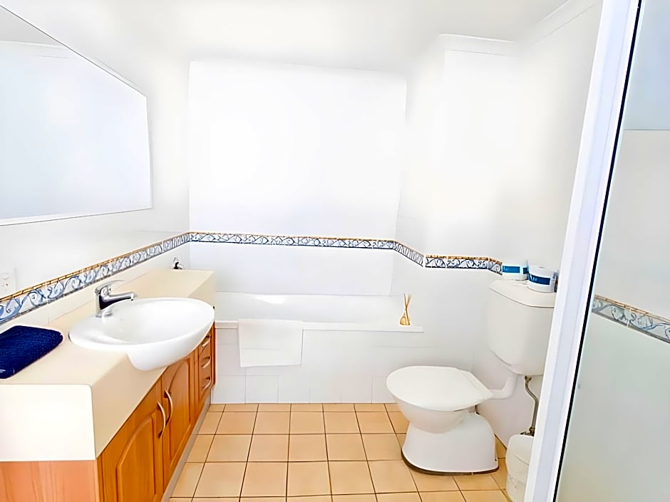 Nautilos On The Harbour