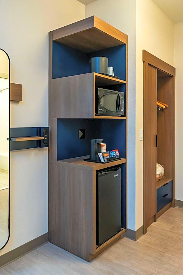 Comfort Suites Kelowna