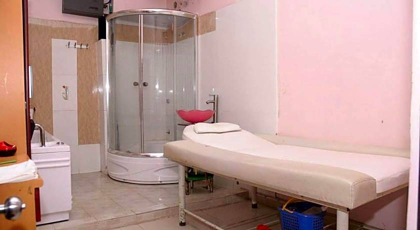 Rose Hotel
