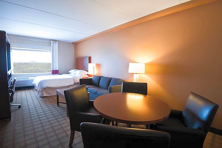 Four Points By Sheraton Winnipeg South
