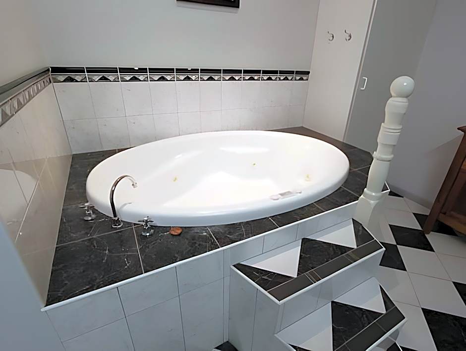 Lazy River Motor Inn