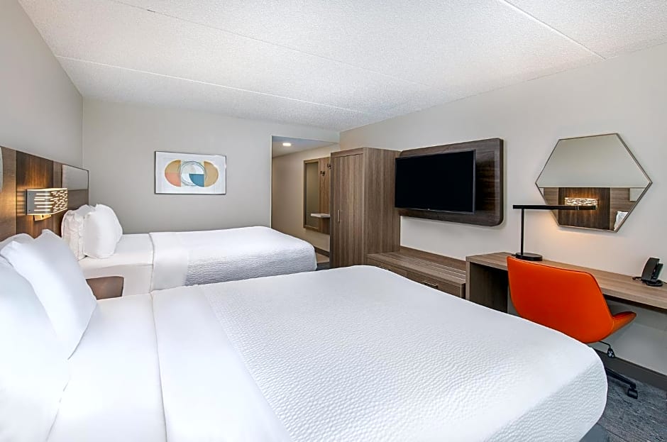 Holiday Inn Express & Suites Columbus at Northlake By IHG