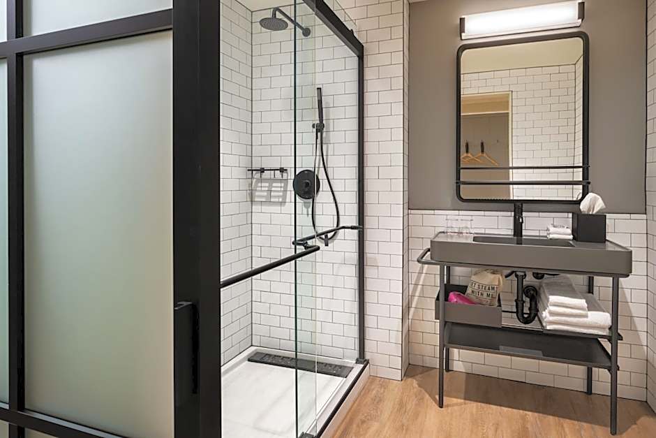 Moxy Springfield Downtown