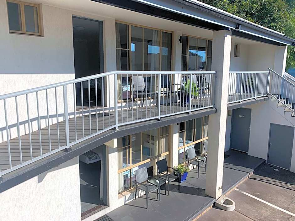 Zorba Waterfront Motel