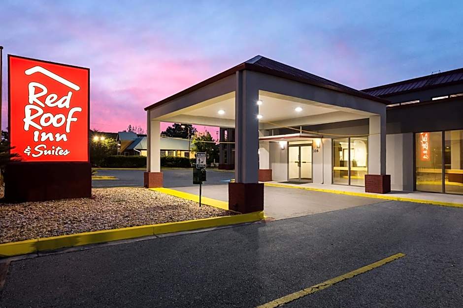 Red Roof Inn & Suites Statesboro - University