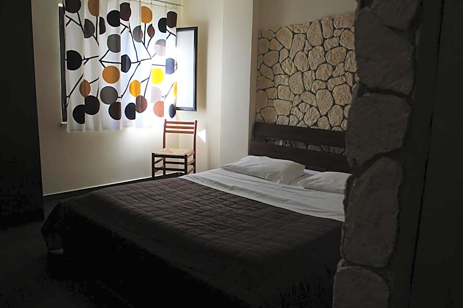 Hotel 106