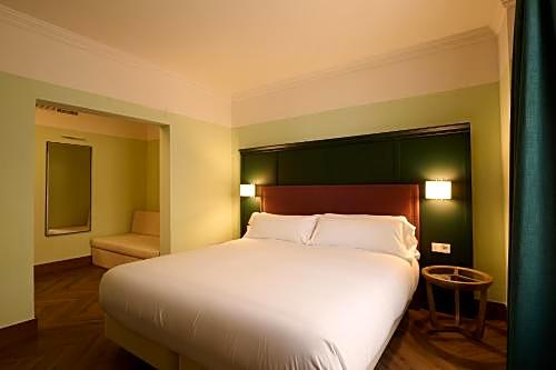 Honest Granada Hotel