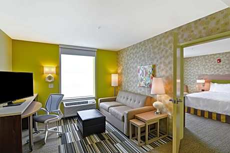 Queen Suite - Mobility Access/Non-Smoking