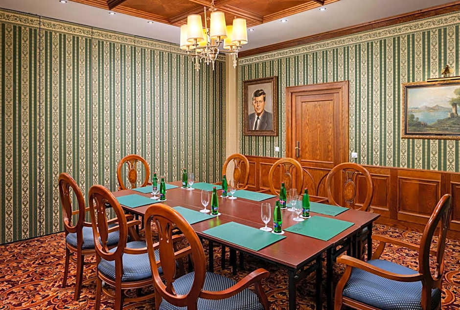 Carlsbad Plaza Medical Spa & Wellness hotel