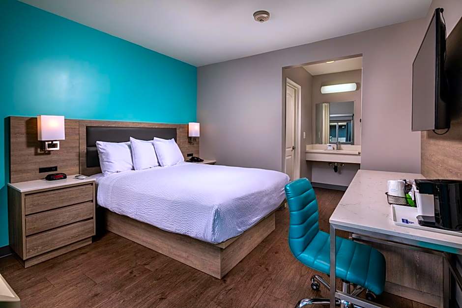 Travelodge by Wyndham LAX South