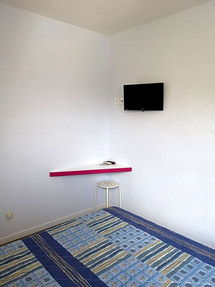 Photo 1 of 4 of Triple Room