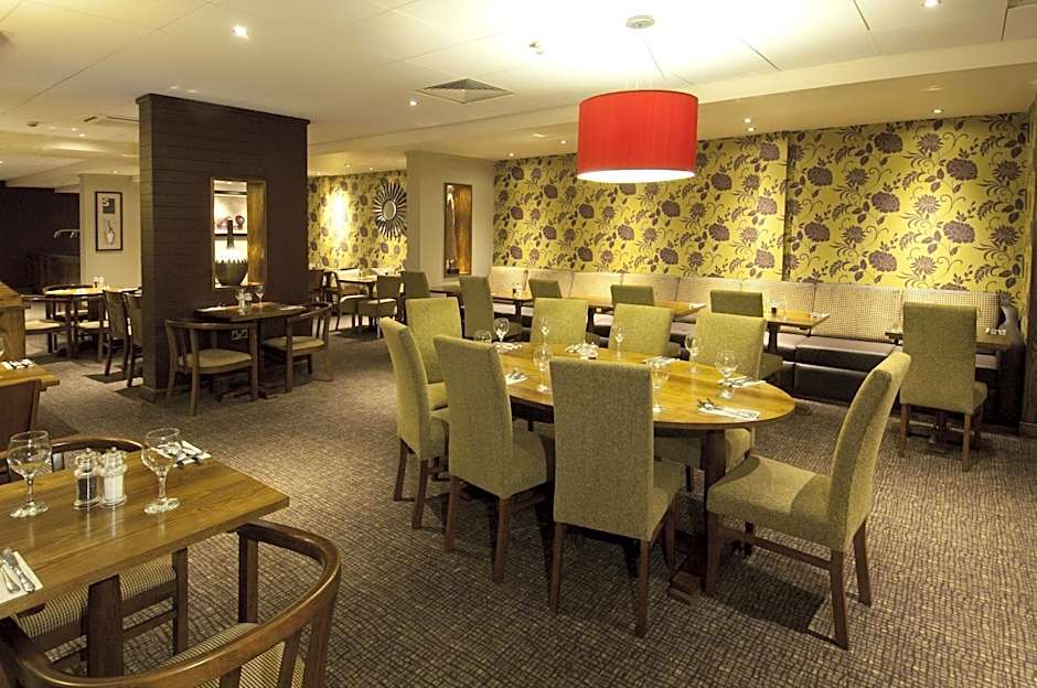 Premier Inn London Heathrow Airport T2 & T3 - Bath Road