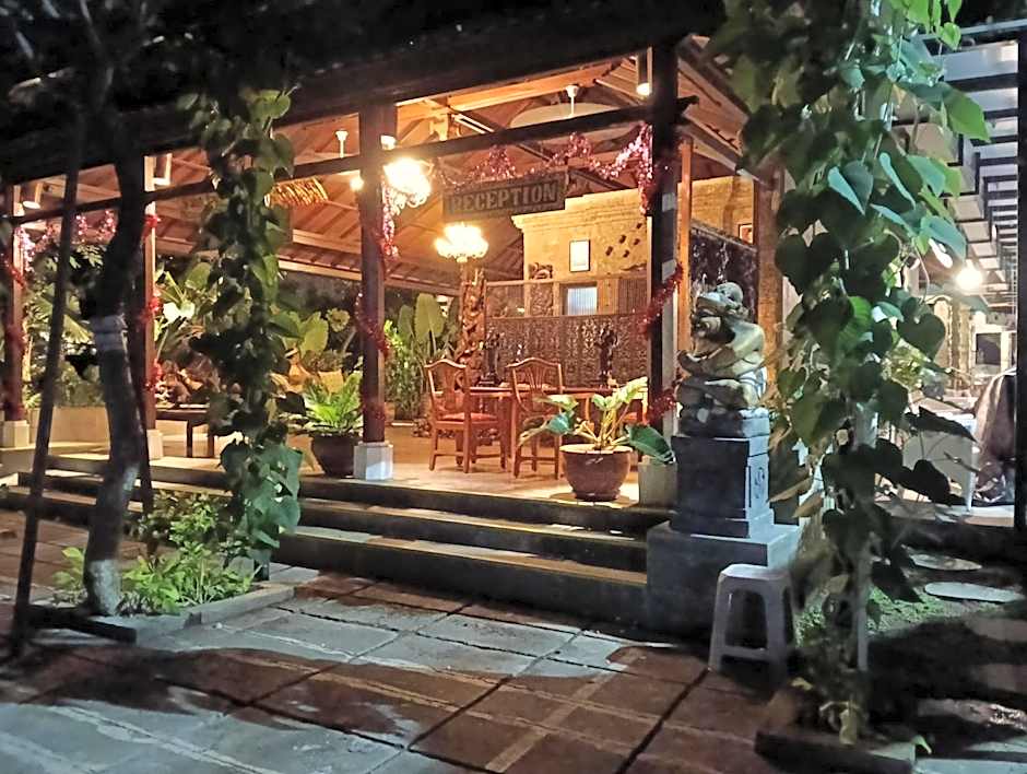 Sari Bunga Hotel - Legian, walking distance to Legian Beach
