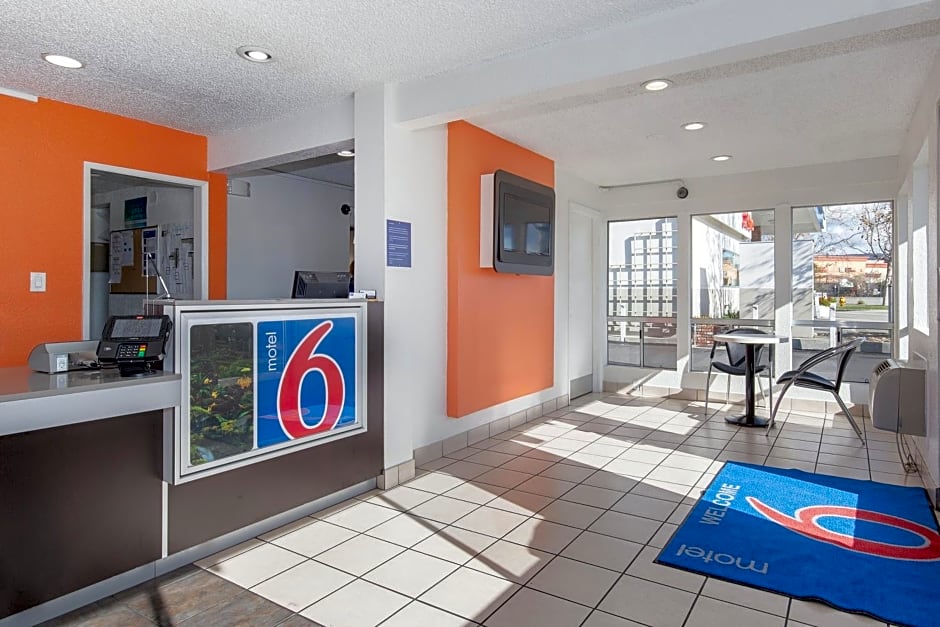 Motel 6 Hayward, CA- Silicon Valley Gateway