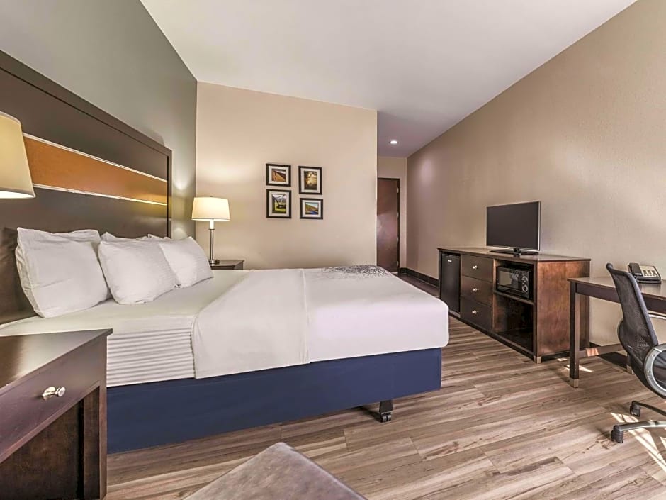 La Quinta Inn & Suites by Wyndham Tulsa - Catoosa