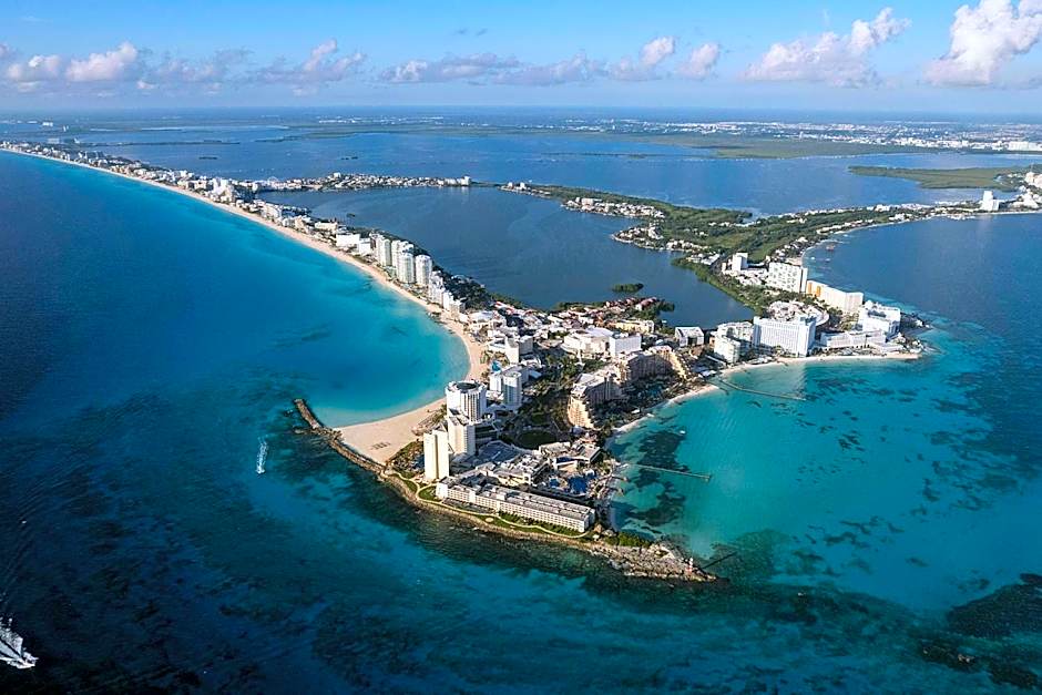 Photo 1 of 50 of Aloft Cancun