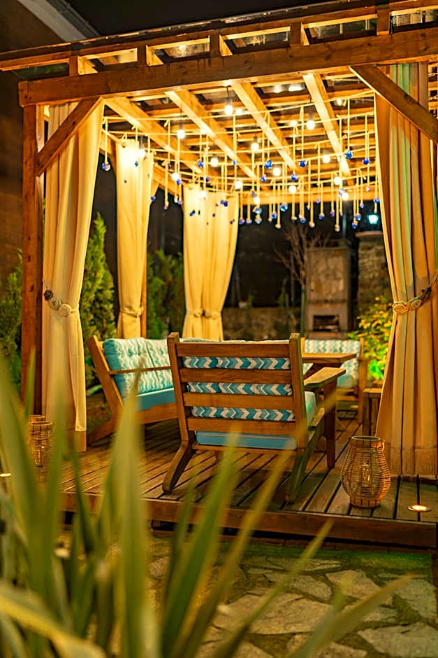 Poison Garden Suite & SPA
