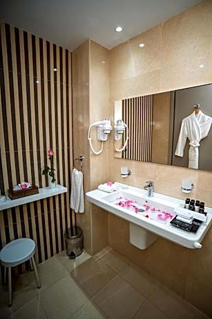 Premium King Suite with Panoramic View