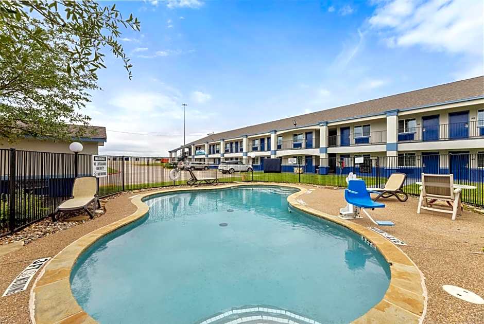 Days Inn by Wyndham McKinney