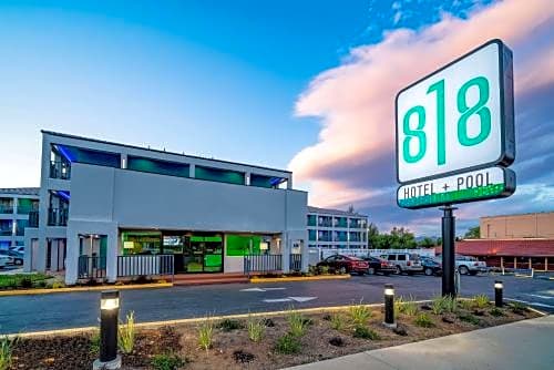 818 Hotel + Pool, Ascend Hotel Collection – Woodland Hills, CA