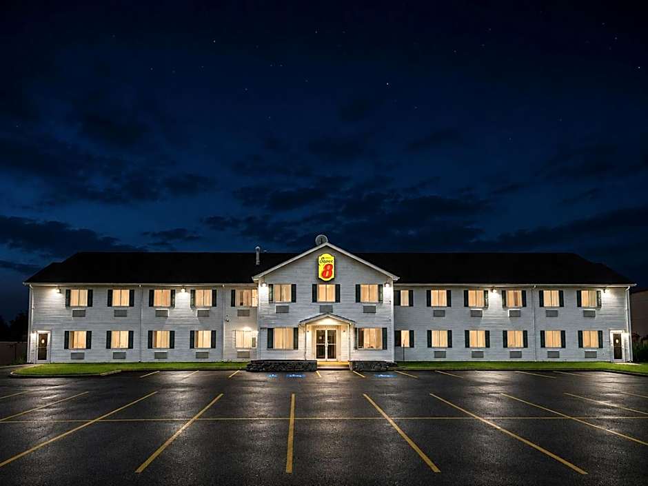 Super 8 by Wyndham Canandaigua