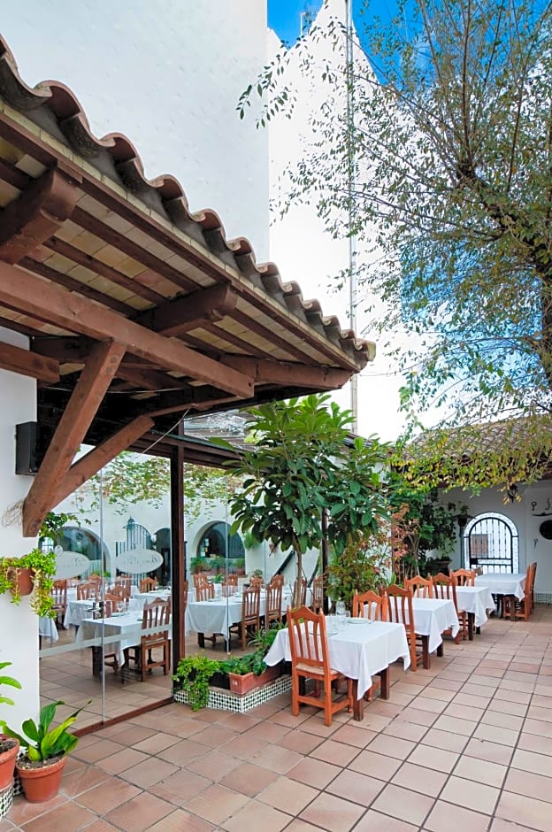 Hotel Restaurante Blanco y Verde