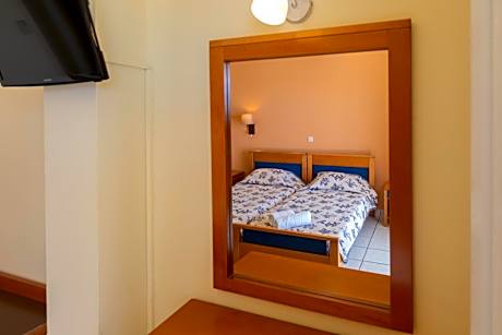 One-Bedroom Apartment with Garden View (2 Adults + 2 Children)