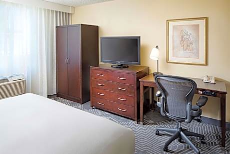 1 King Mobility Access W/ Roll In Shower