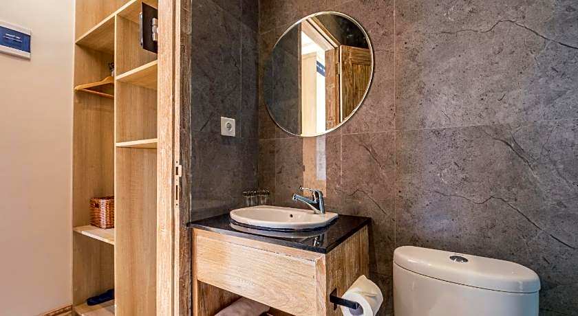 DEJAVU 2.0 HOTEL BAJO KOMODO