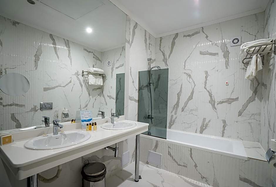 Hotel Perla Beach Luxury - All Inclusive & Free Beach Access